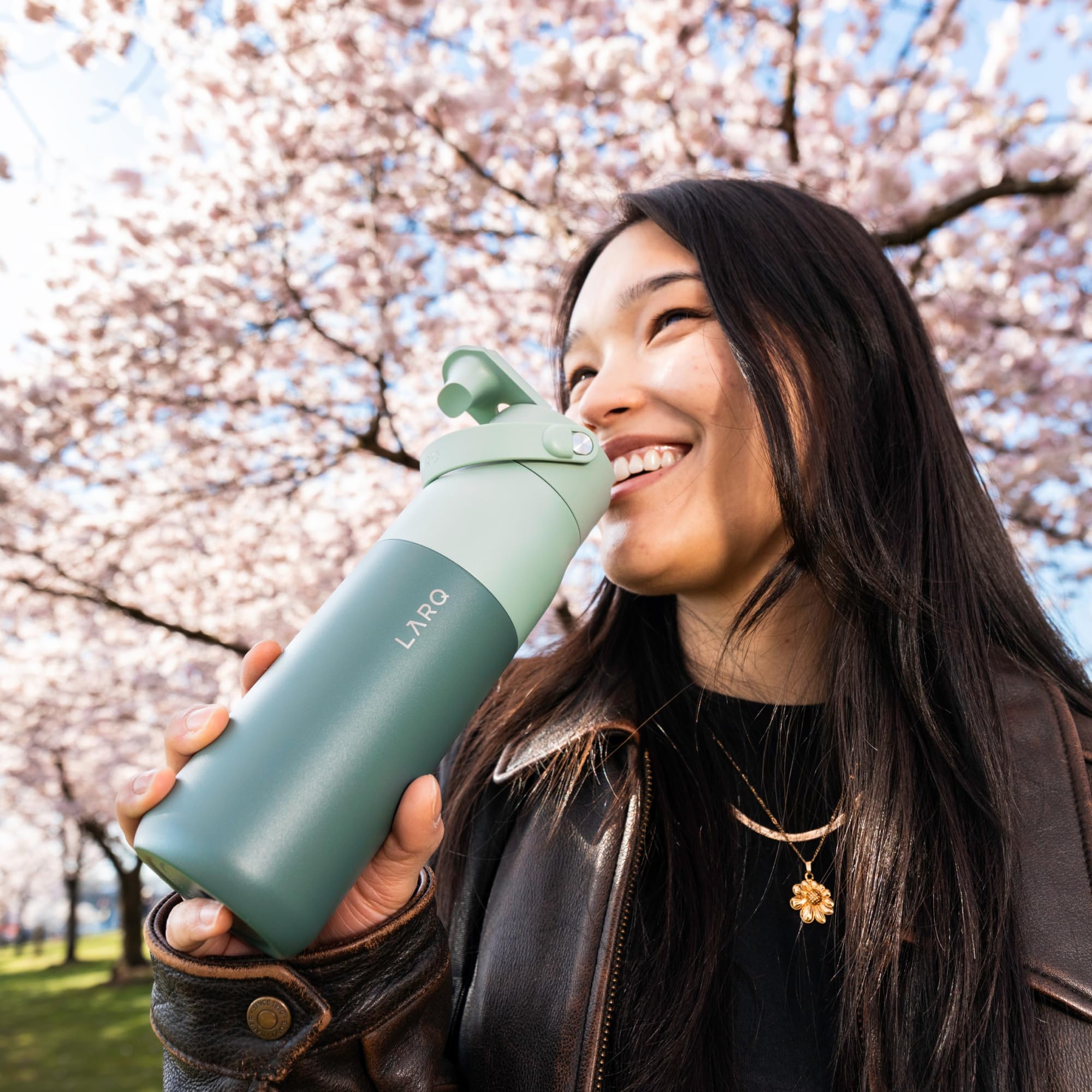 LARQ Twice as Nice Set Bottle Swig Top 23oz - Insulated Stainless Steel Water Bottle With Built-In Silicone Handle, Eucalyptus Green & Luberon Lavender - Image 5